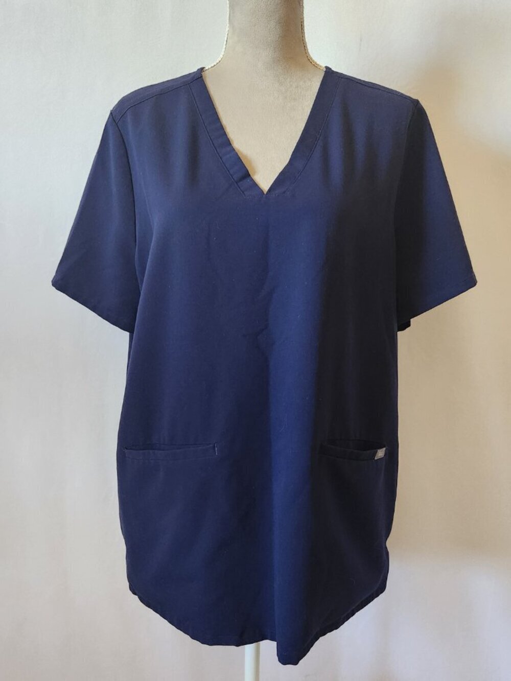 FIGS Women's XL Navy Blue Technical Collection Casma V-Neck 3 Pocket Scrub Top